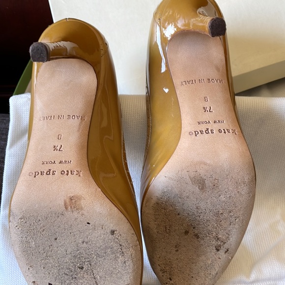Kate Spade patent camel heels size 7.5 women - Picture 5 of 5